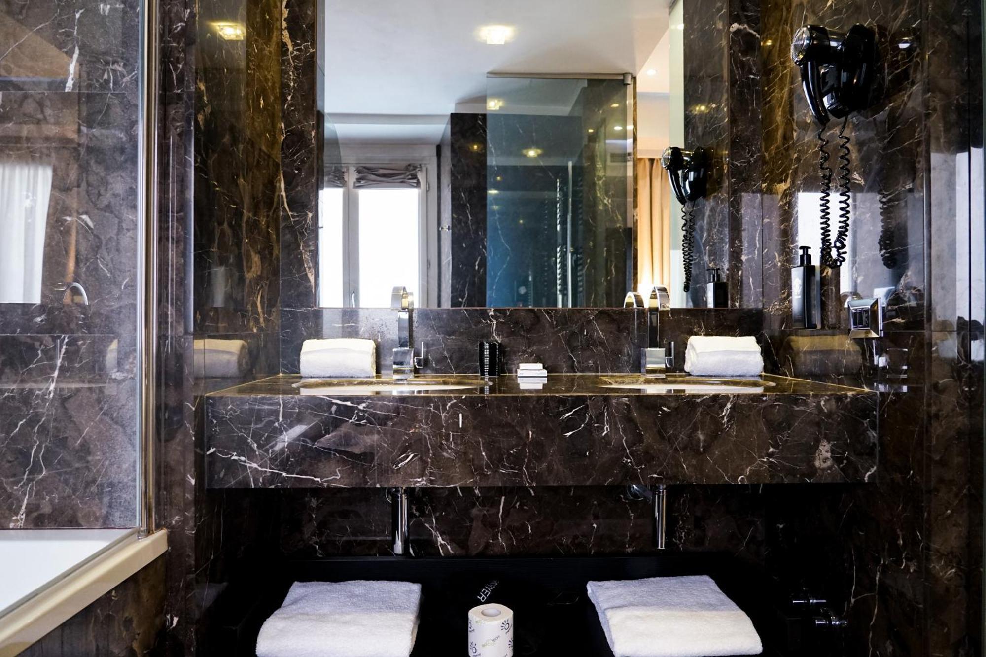 The Unique Hotel Milan Exterior photo